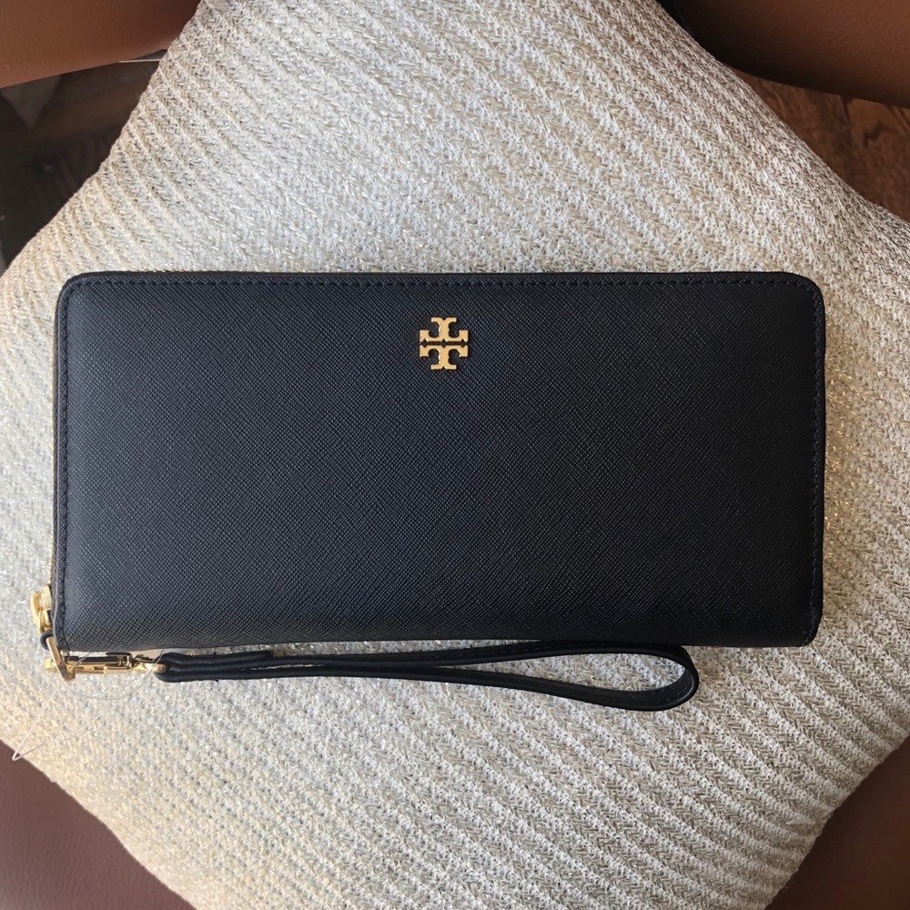 Tory Burch York Zip Passport Continental Wallet - Picture 2 of 8
